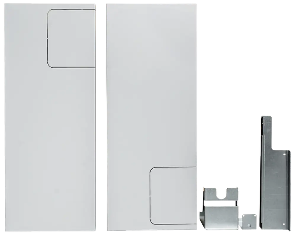 Verkleidungen in Weiß, zwei große flache Elemente nebeneinander, mit einer metallischen Befestigung an der Seite. Produkt von Wolf zur Abdeckung von Heizsystemen.